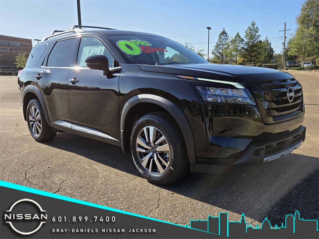 2025 Nissan Pathfinder SL's photo