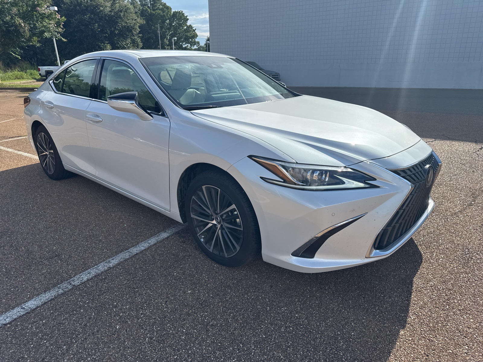 2024 White Pearl Lexus ES 350 Sedan