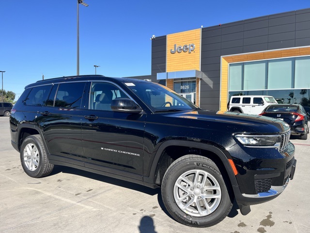 2025 Jeep Grand Cherokee L Laredo's photo