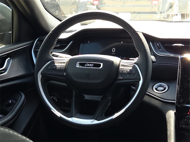 2025 Jeep Grand Cherokee Laredo photo 12