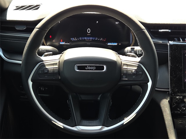 2025 Jeep Grand Cherokee Laredo photo 13