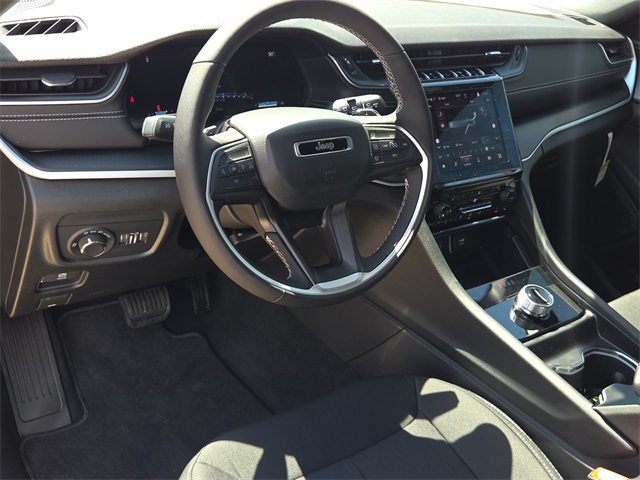 2025 Jeep Grand Cherokee Laredo photo 15