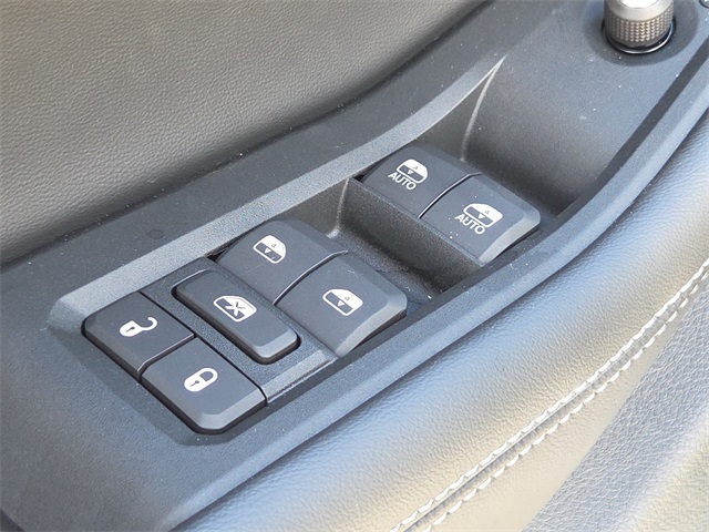 2025 Jeep Grand Cherokee Laredo photo 17