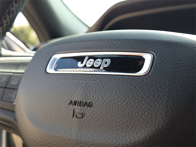 2025 Jeep Grand Cherokee Laredo photo 21