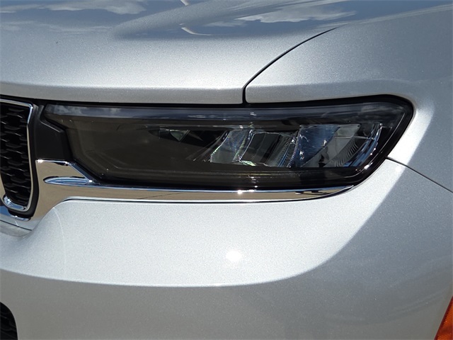 2025 Jeep Grand Cherokee Laredo photo 4