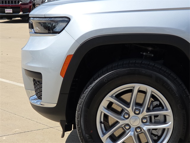 2025 Jeep Grand Cherokee Laredo photo 5