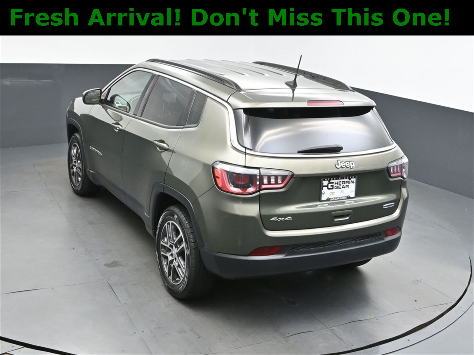 2017 Olive Green Pearlcoat Jeep Compass Latitude 4X4 SUV