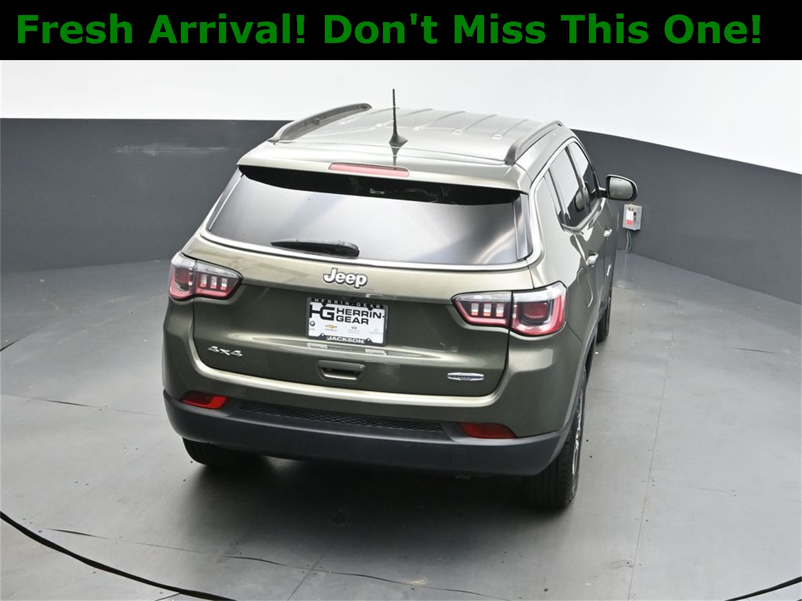 2017 Olive Green Pearlcoat Jeep Compass Latitude 4X4 SUV