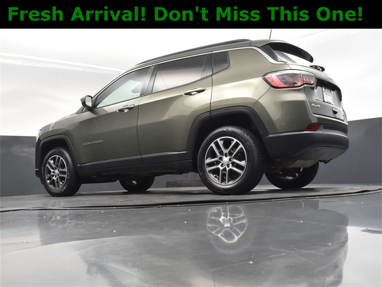 2017 Olive Green Pearlcoat Jeep Compass Latitude 4X4 SUV
