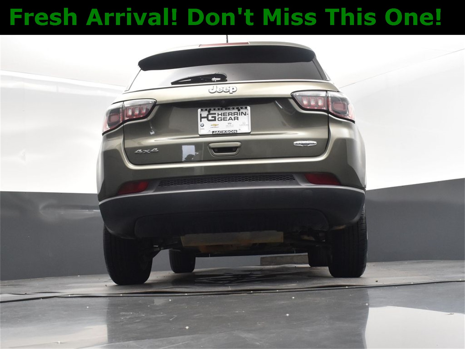 2017 Olive Green Pearlcoat Jeep Compass Latitude 4X4 SUV