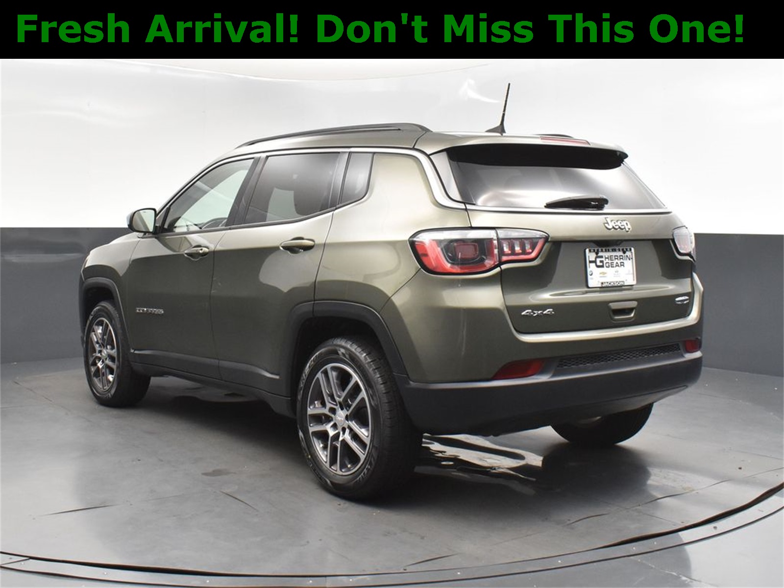 2017 Olive Green Pearlcoat Jeep Compass Latitude 4X4 SUV