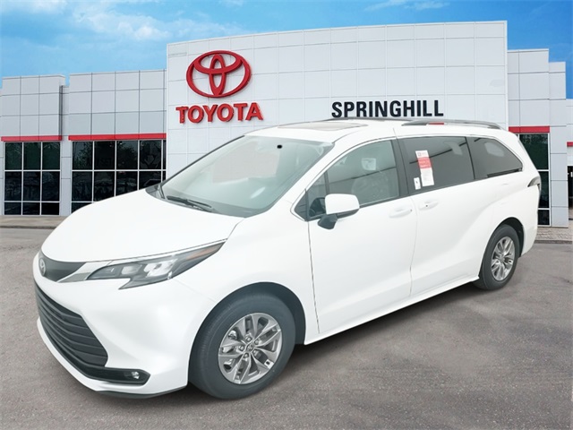 2026 Toyota Sienna XLE's photo