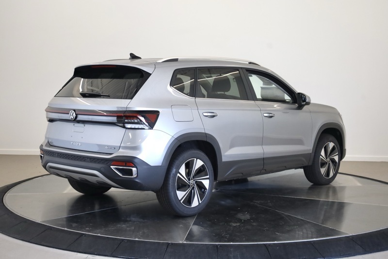 2025 Volkswagen Taos SE photo 2