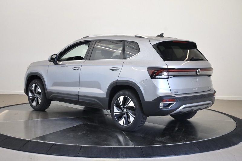 2025 Volkswagen Taos SE photo 4
