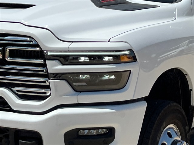 2025 Ram 3500 Laramie photo 4