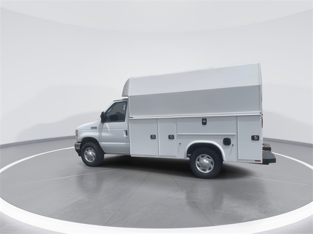 2025 Ford E-Series Cutaway Base's photo