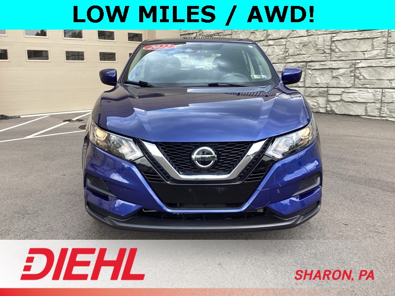 2022 Nissan Rogue Sport S photo 2