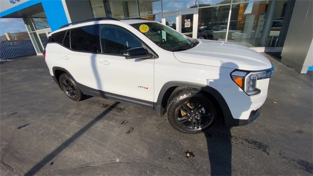 Additional photo of vehicle.