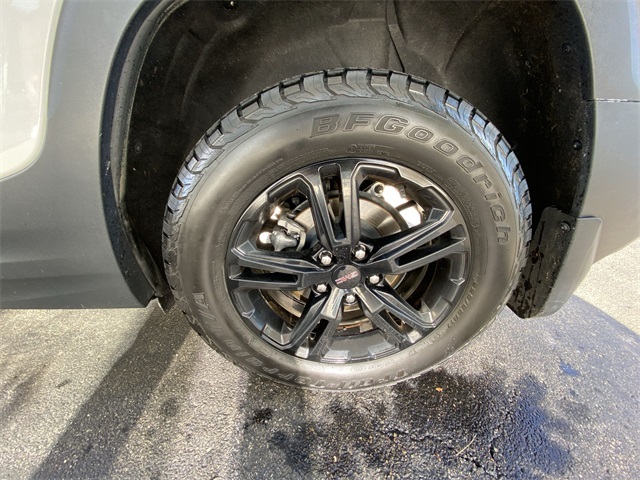 Additional photo of vehicle.