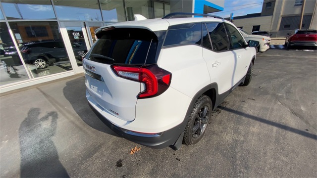 Additional photo of vehicle.