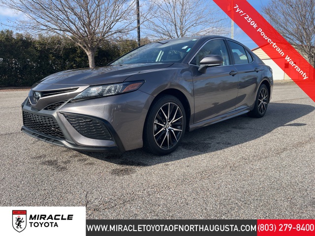 2023 Toyota Camry SE's photo