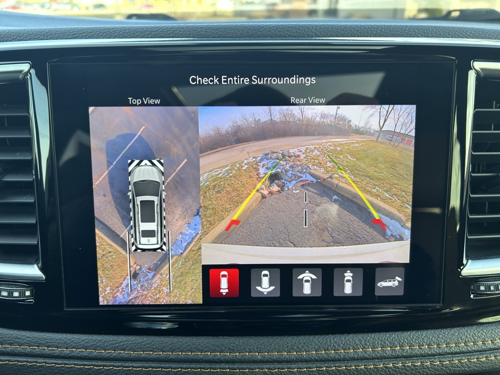 used 2021 Chrysler Pacifica car, priced at $26,287