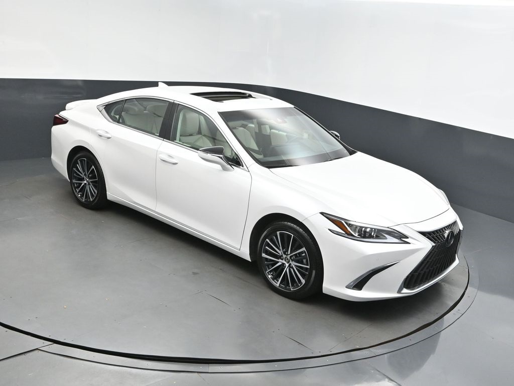 2025 White Lexus ES 300h Sedan