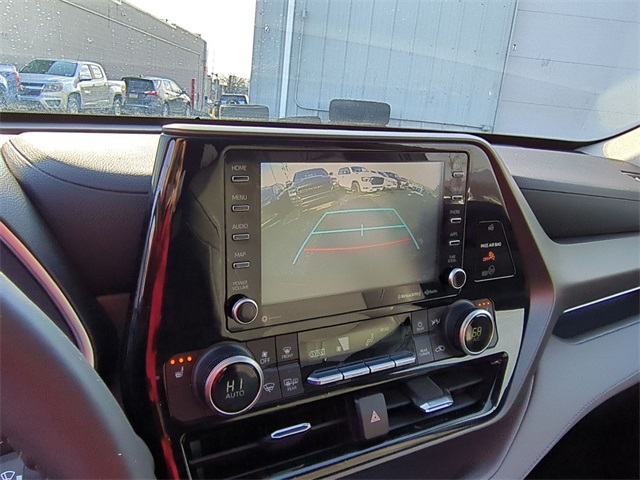 used 2022 Toyota Highlander car, priced at $33,911