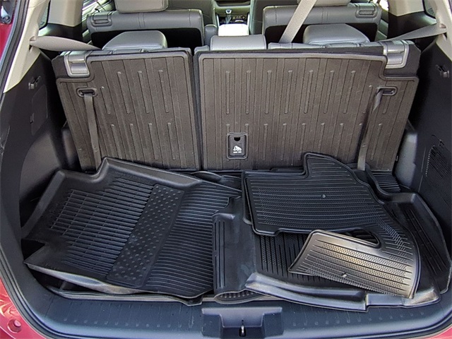 used 2022 Toyota Highlander car, priced at $33,911