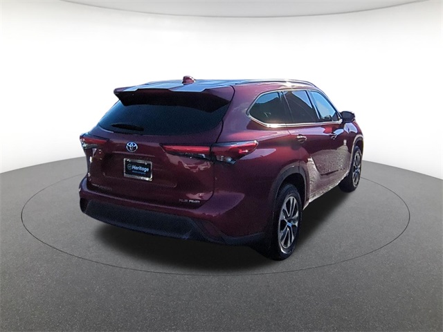 used 2022 Toyota Highlander car, priced at $33,911