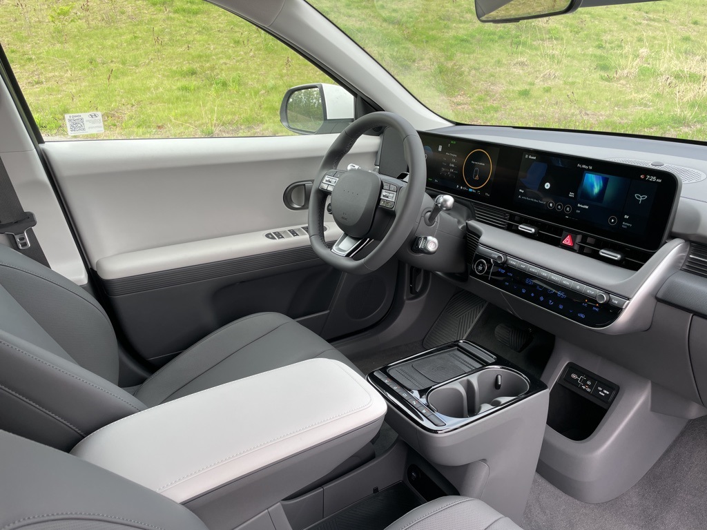 2025 Hyundai Ioniq 5 SEL photo 11