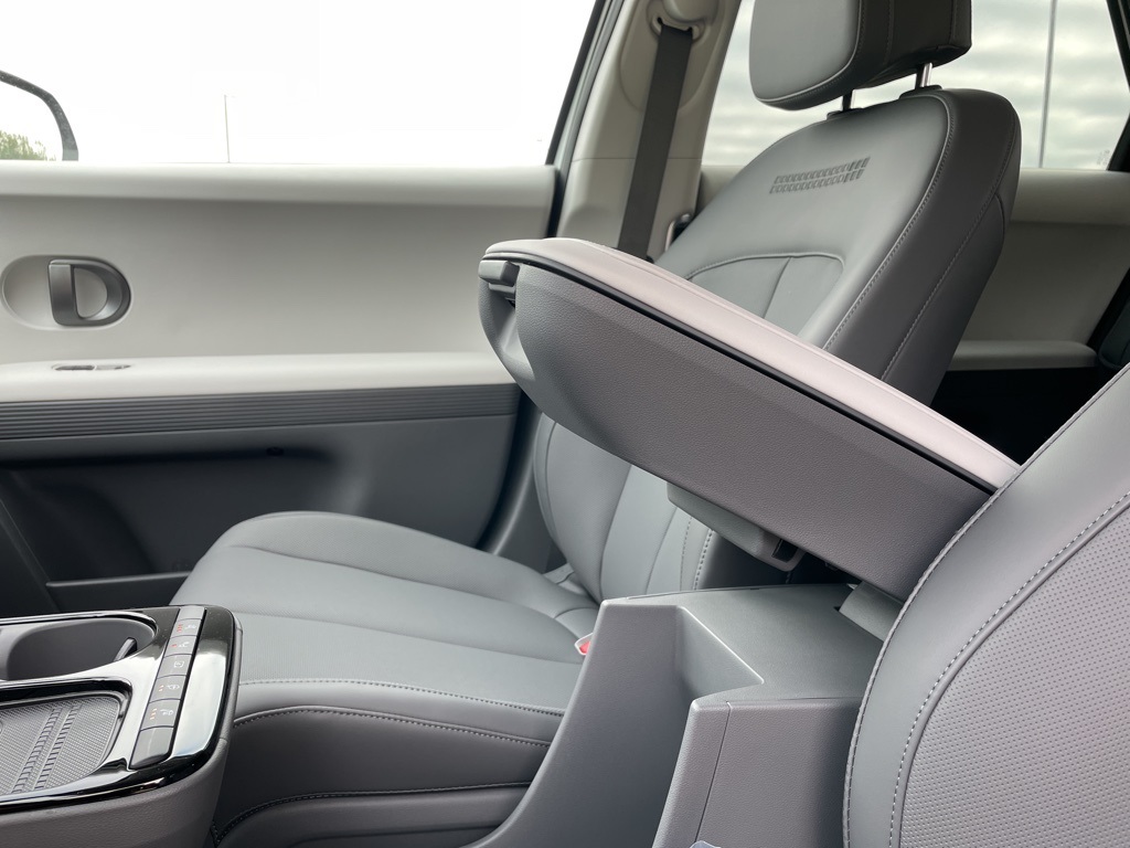 2025 Hyundai Ioniq 5 SEL photo 26