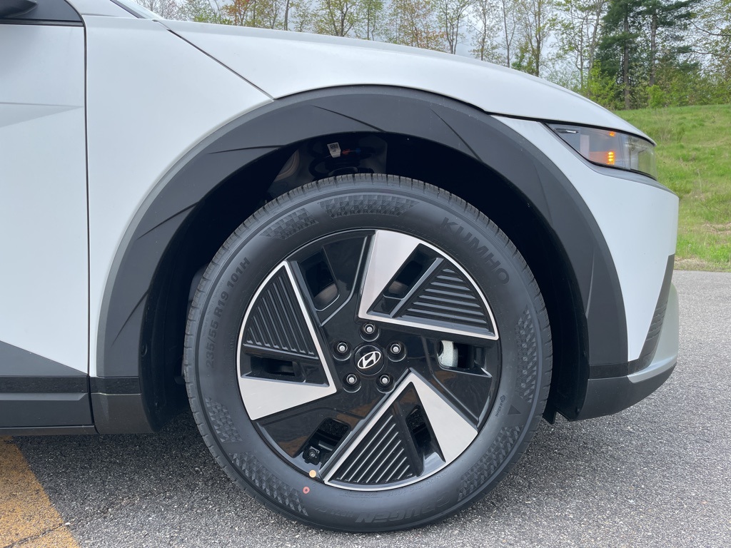 2025 Hyundai Ioniq 5 SEL photo 3
