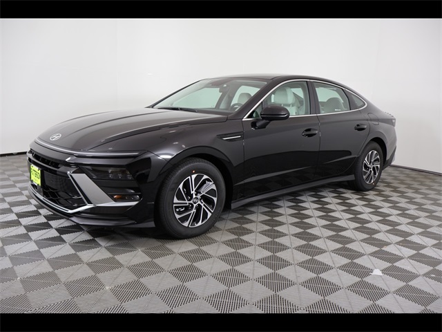 2026 Hyundai Sonata Hybrid Blue's photo