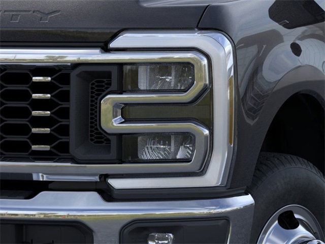 2025 Ford F-350 Lariat photo 18