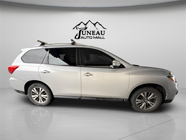 2020 Nissan Pathfinder SV