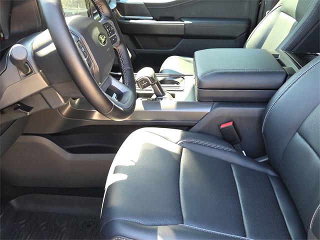 2025 Ford F-150 Lariat photo 16