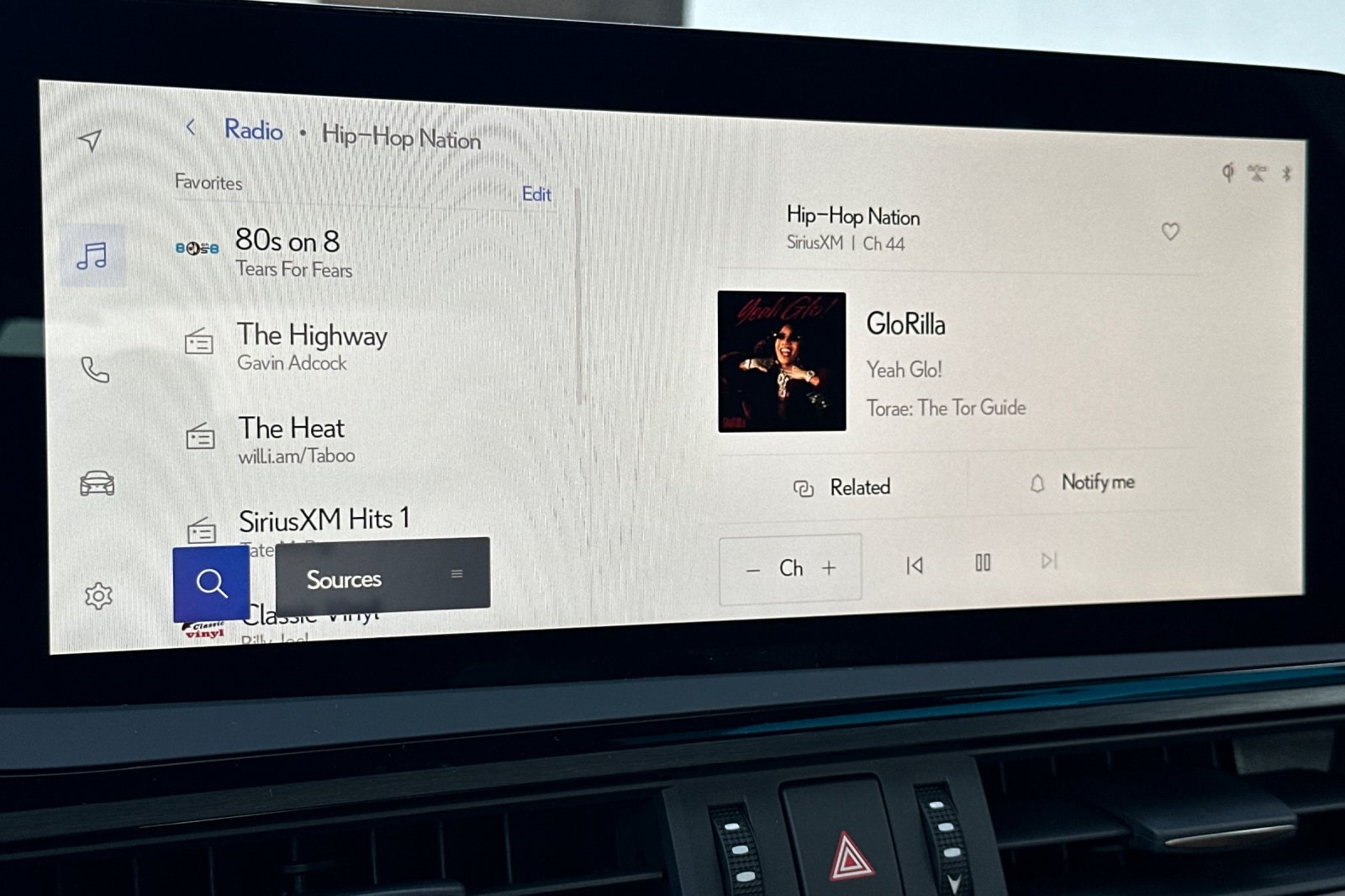 2025 Lexus ES 300h photo 14