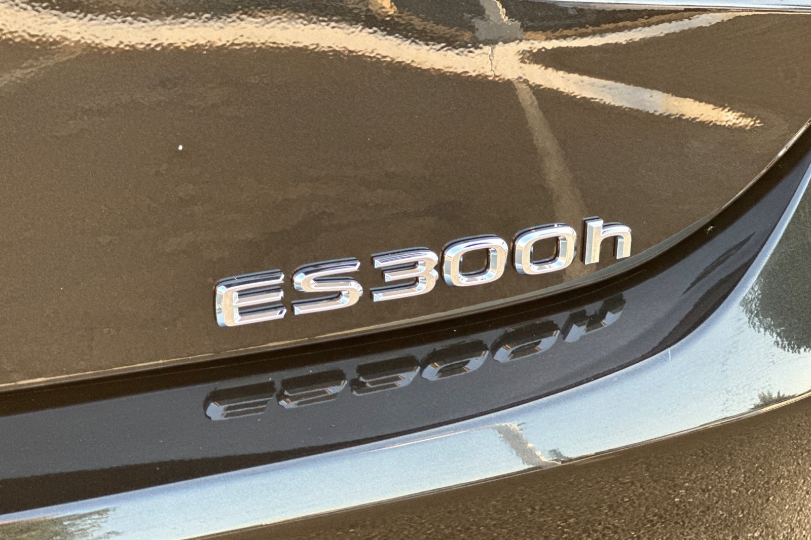2025 Lexus ES 300h photo 21