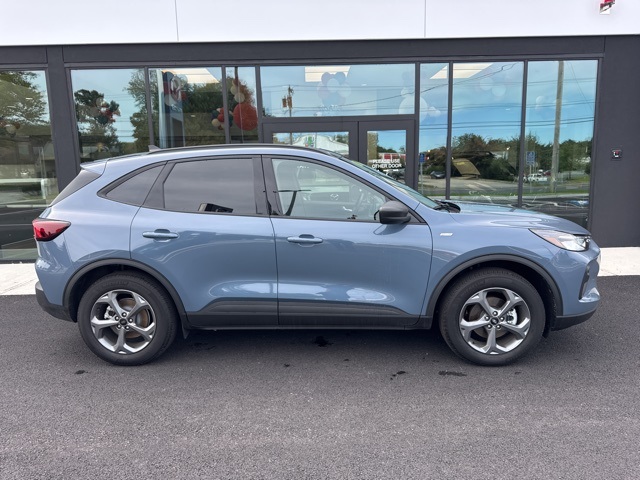 2025 Ford Escape ST-Line photo 2