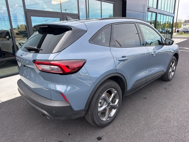 2025 Ford Escape ST-Line photo 3