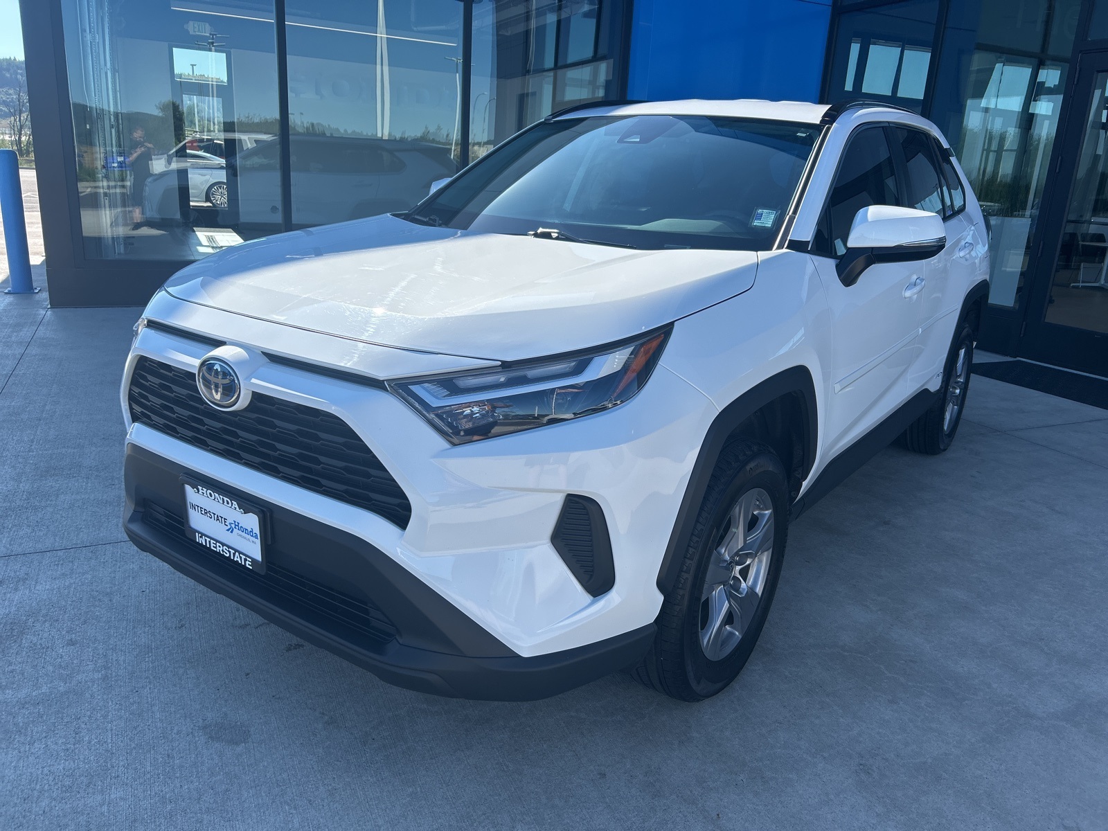 2023 Toyota RAV4 LE's photo