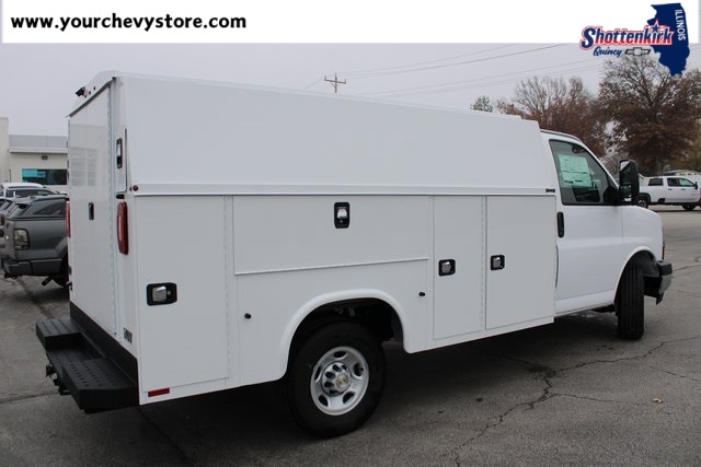 2025 Chevrolet Express 3500 Work Van photo 3