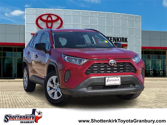 2020 Toyota RAV4 LE's photo