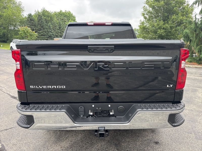 2025 Chevrolet Silverado 1500 LT photo 3