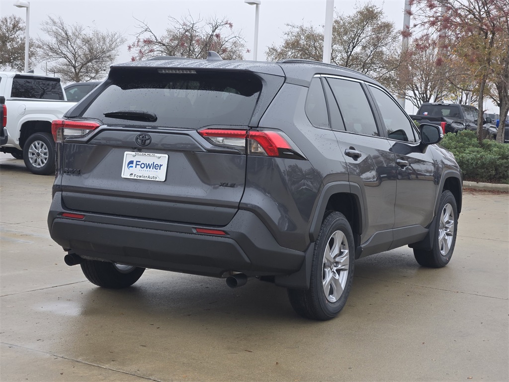 2025 Toyota RAV4 photo 4