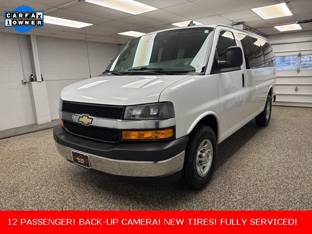 2019 Chevrolet Express Passenger LT's photo