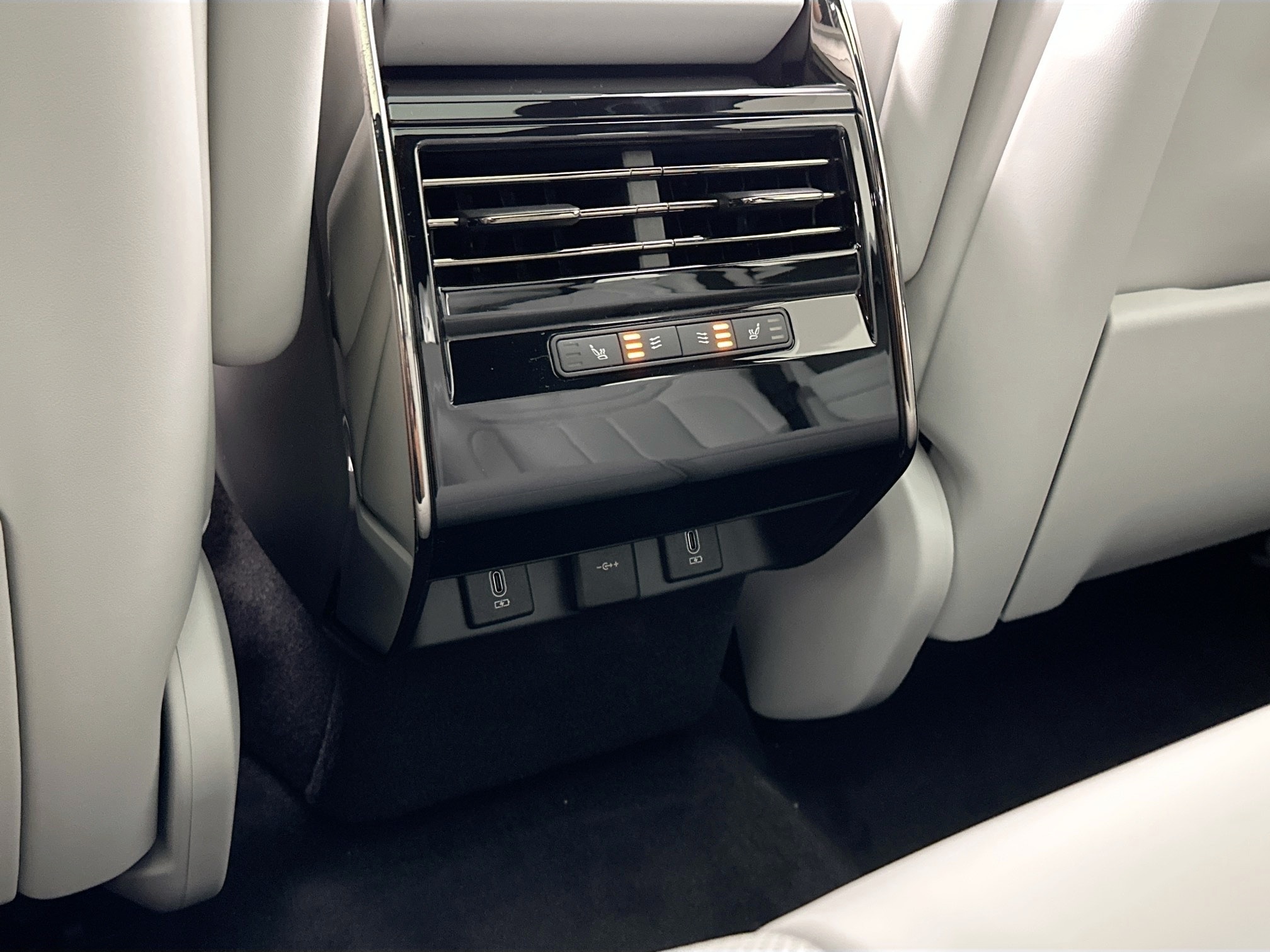 new 2026 Land Rover Range Rover Sport car, priced at $89,830