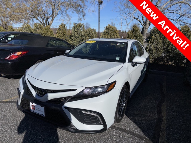 2023 Toyota Camry SE's photo