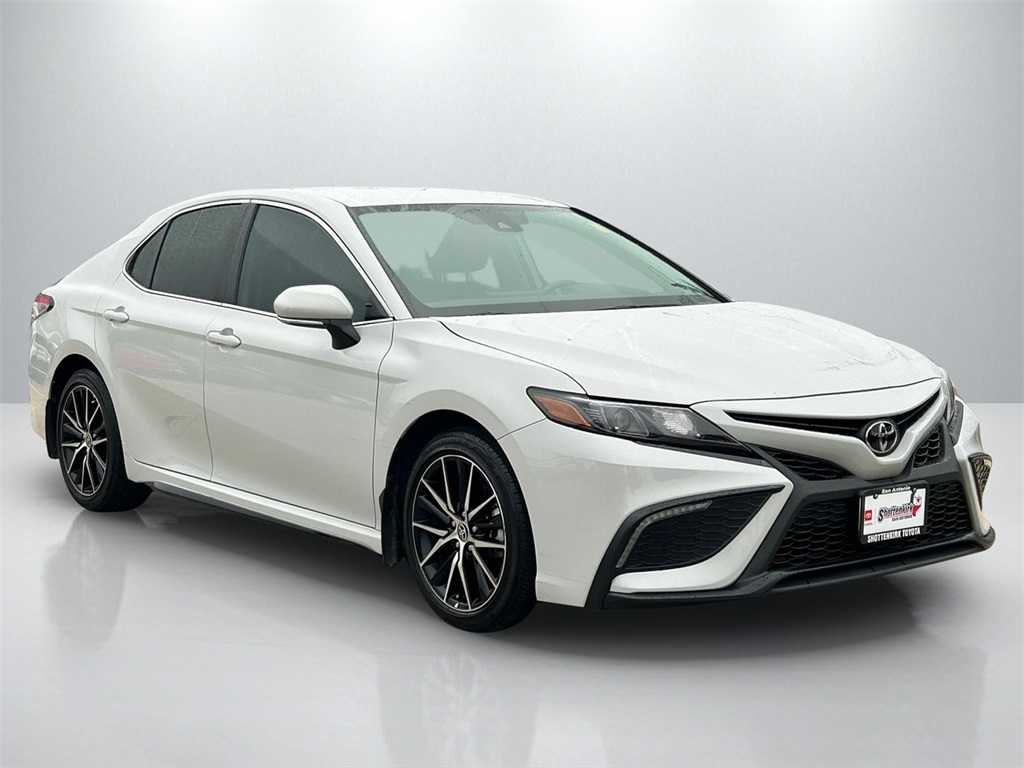 2024 Toyota Camry SE photo 3